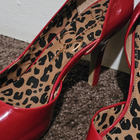 Jessica Simpson Sexy Red Heels - Picture 7 of 10